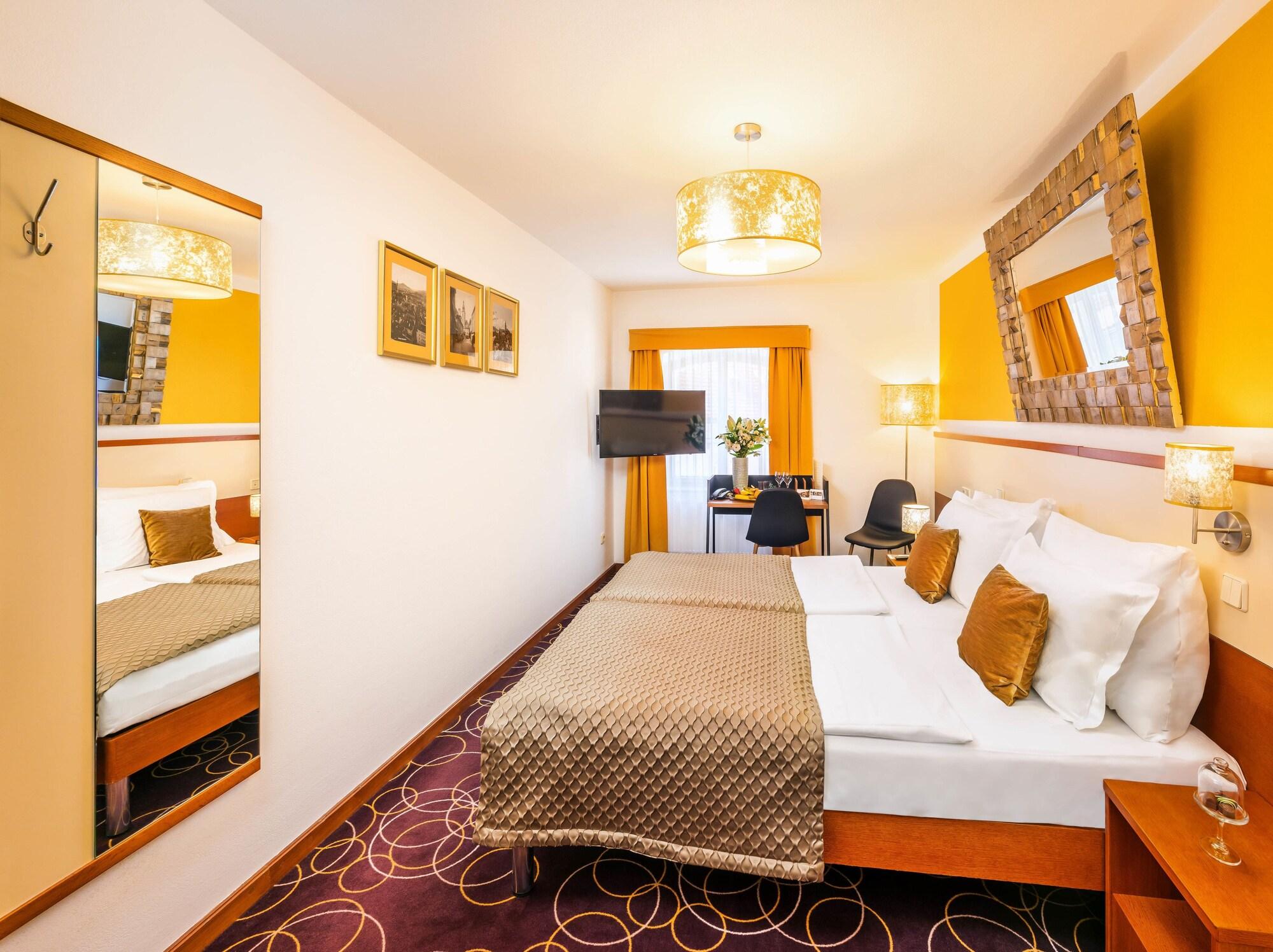 Bellevue Hotel Чеський Крумлов Екстер'єр фото