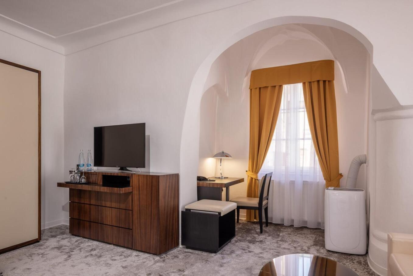 Bellevue Hotel Чеський Крумлов Екстер'єр фото